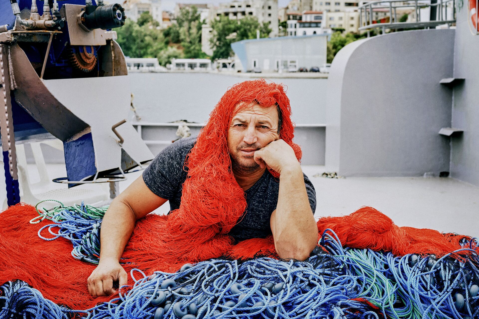 Large_MS PPT_Web-Funny photo of fisherman wearing fishing net as if it was his hair. .jpg